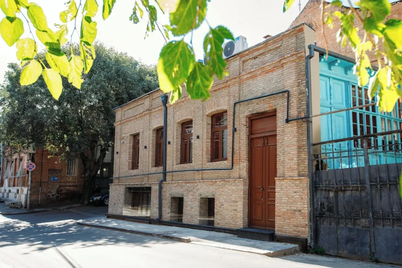 Urban Apartments 23 — забронировать отель в Тбилиси