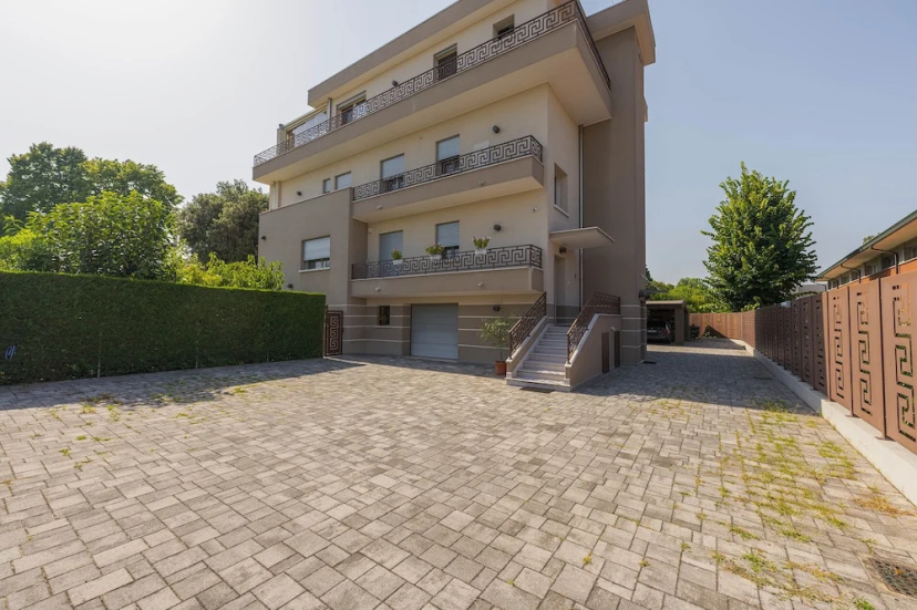 Venice New Luxury Penthouse with parking — забронировать отель в Венеции