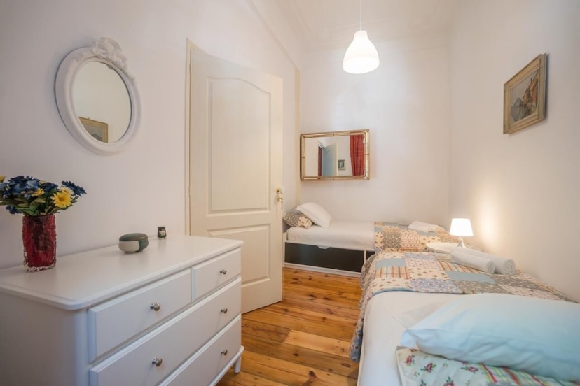 Campo Pequeno 3 Bedroom Apartment — отель с удобным расположением в Лиссабоне