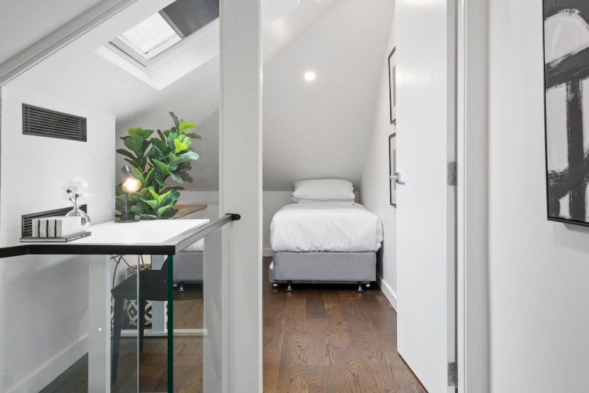 Charming 3-bed Cottage With a Courtyard — отзывы гостей и цены