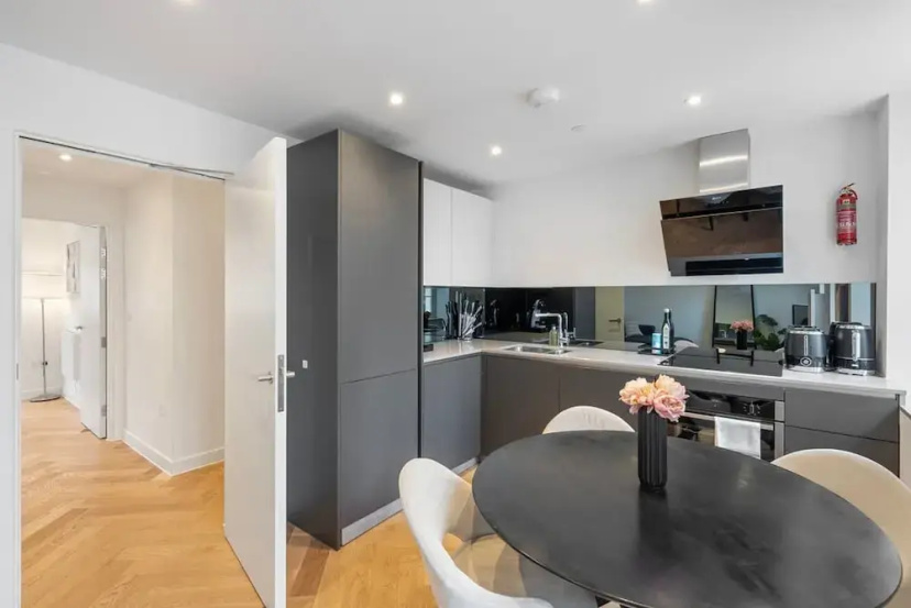 Цены на Modern 1 Bedroom Apartment in Fitzrovia в Лондоне