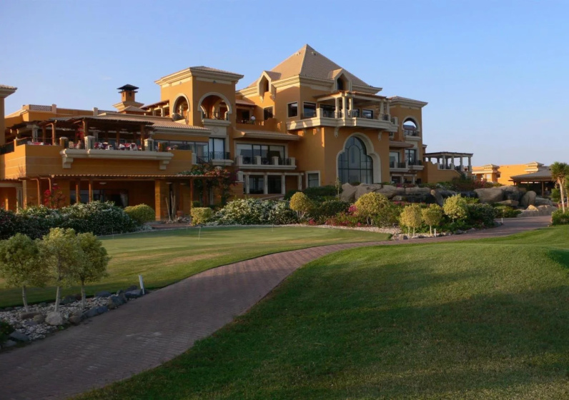 The Cascades Golf Resort Spa and Thalasso — отель в удобной локации в Safaga