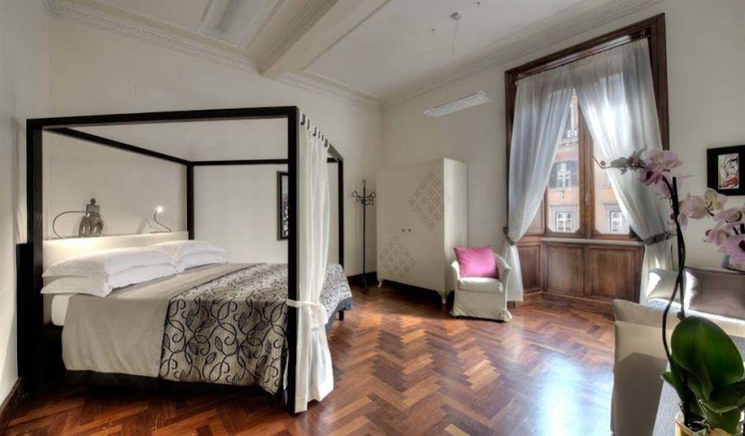 Scent of Rome Apartments — забронировать отель в Риме