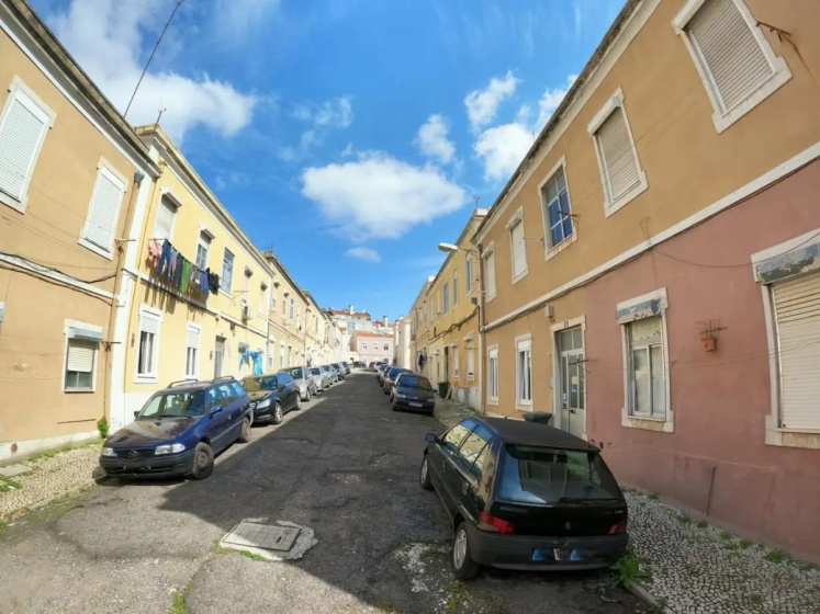 Lisbon T2 apartment in typical villa in Sapadores Lisbon — отель с удобствами в Лиссабоне