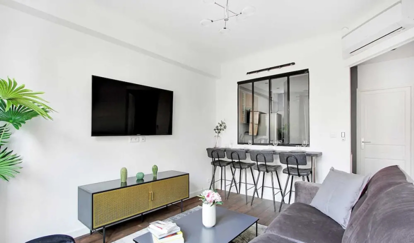Цены на Charming Apartment - 1br/4p - Place des Vosges в Париже