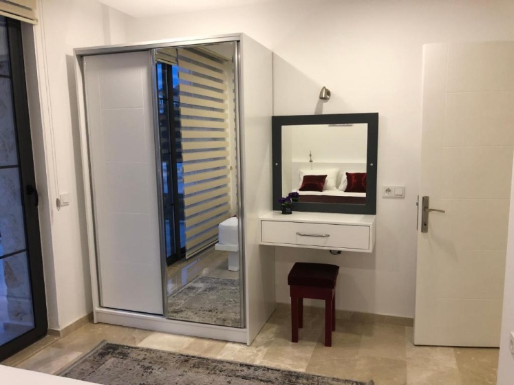 Stone House Aparts 2 plus 1 mit Poolterrasse Kalkan No 2 — отель с удобным расположением в Калкан
