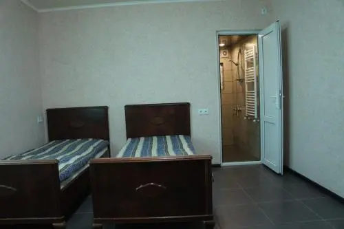Alex's little house — забронировать отель в Тбилиси