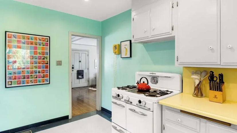 Цены на Spanish Revival Charm in Silver Lake w/ Patio, BBQ & Walkable Location Maltman Manor by Avantstay в Лос-Анджелесе