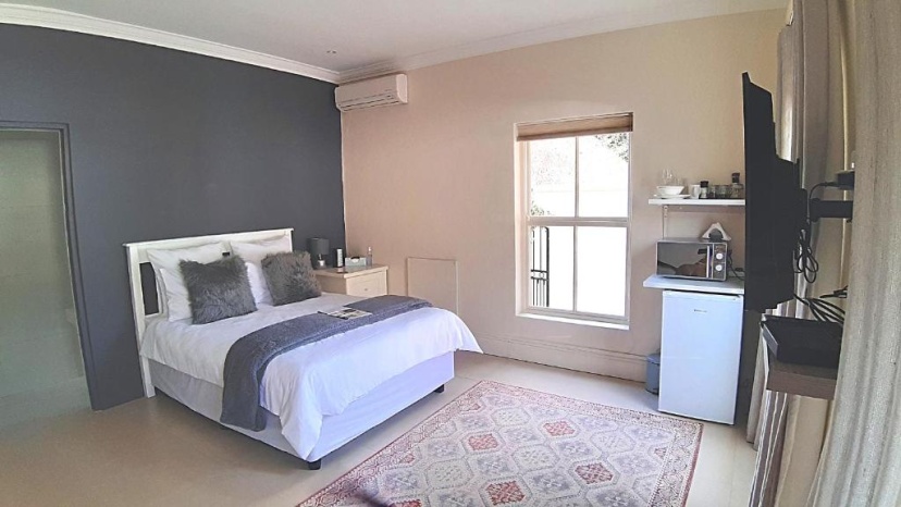 Цены на Rustic Manor Guest House в Кейптауне