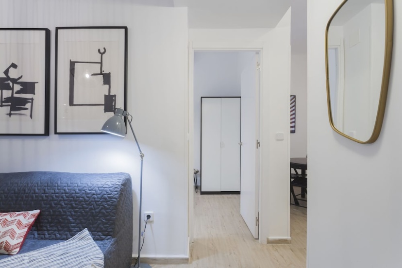 Dobo Rooms - Ronda de Segovia Apartments — отель в Мадриде, Испания
