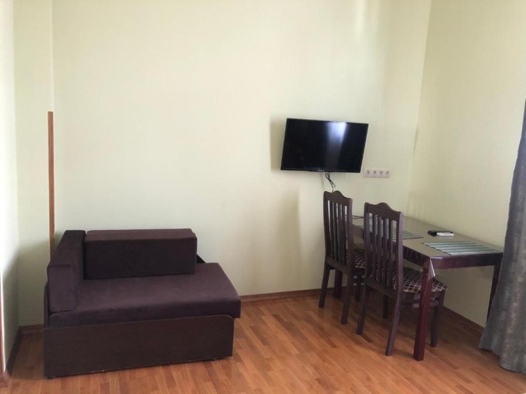 Цены на Lora Guesthouse в Гагра