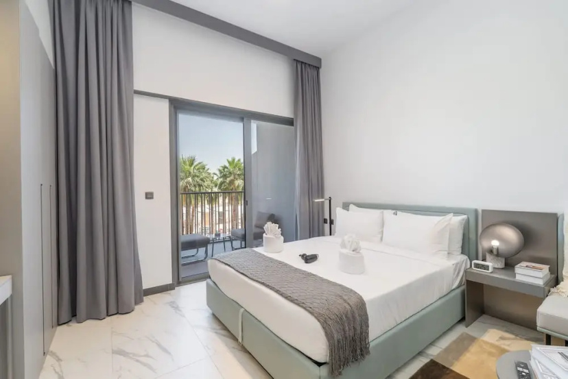 Modern and Stunning Studio in MAG 910 MBR City — отель с удобным расположением в Дубае