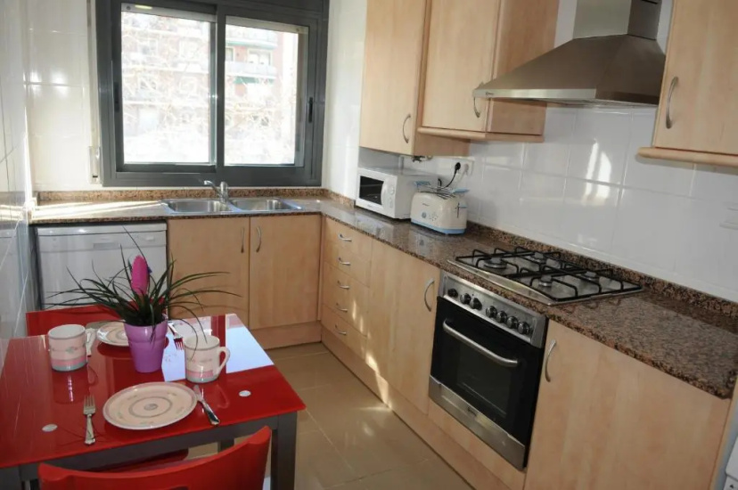 New & Sunny Apartment — забронировать отель в Барселоне