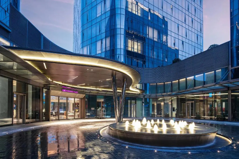 Crowne Plaza Shanghai Hongqiao by IHG — отель в Шанхае для семейного отдыха