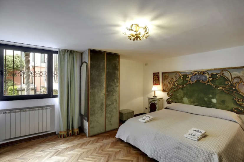 Venetian Apartment Accademia Dorsoduro District — отель с удобствами в Венеции