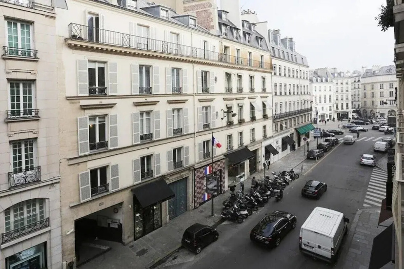 Цены на Faubourg Saint Honore в Париже