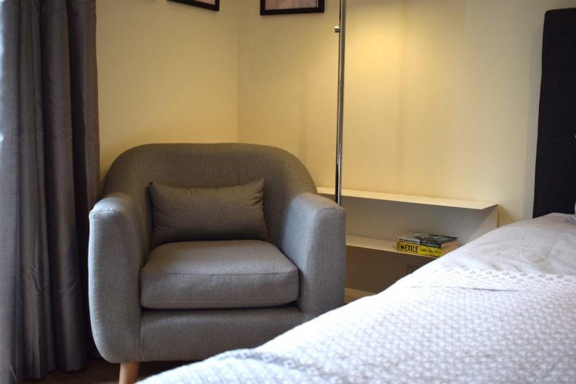 Цены на Modern 2 Bedroom Apartment in Queen's Park в Лондоне