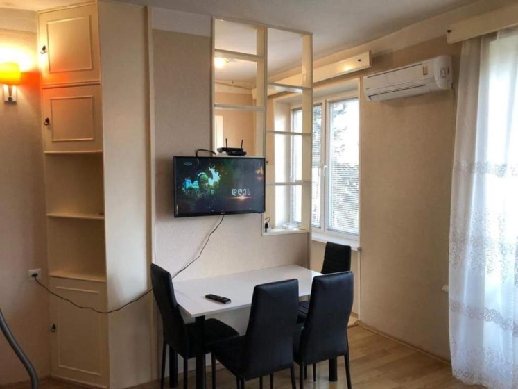 Cozy apartment with balcony — забронировать отель в Тбилиси