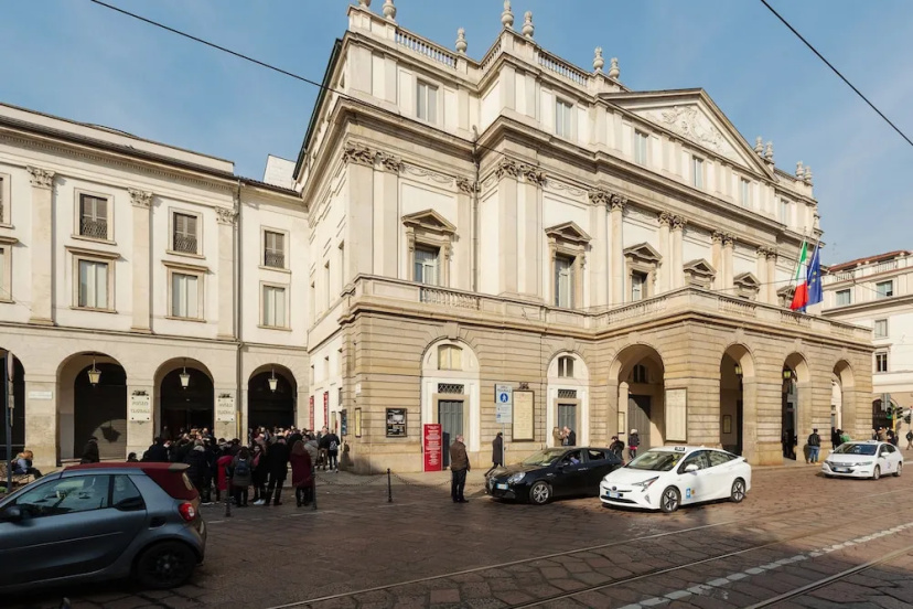 Luxury & Liberty Duomo Apartment — отель с удобствами в Милане