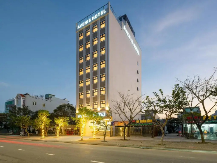 Сравните цены на Avenis Hotel в Дананге