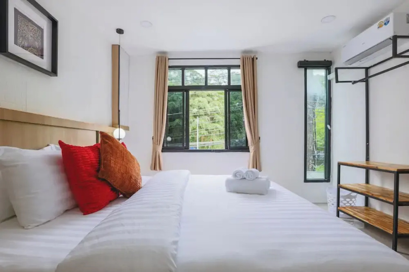 Wink Hill House 1 Patong Beach 4 Rooms — отель с удобствами в Патонг