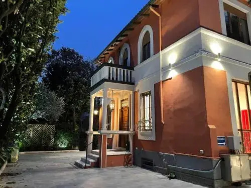 La Villa bed & breakfast — отель с удобствами в Милане