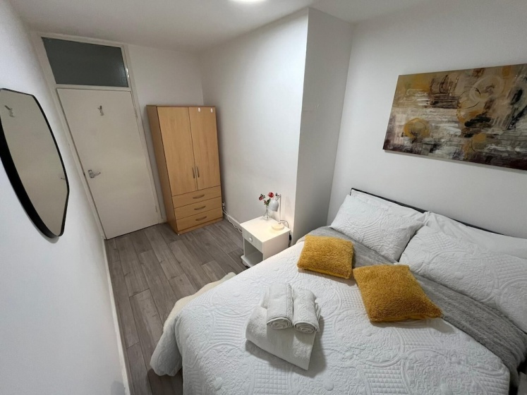 Elegant 3 Bedroom Flat with Garden Oasis — комфортный отель в Лондоне