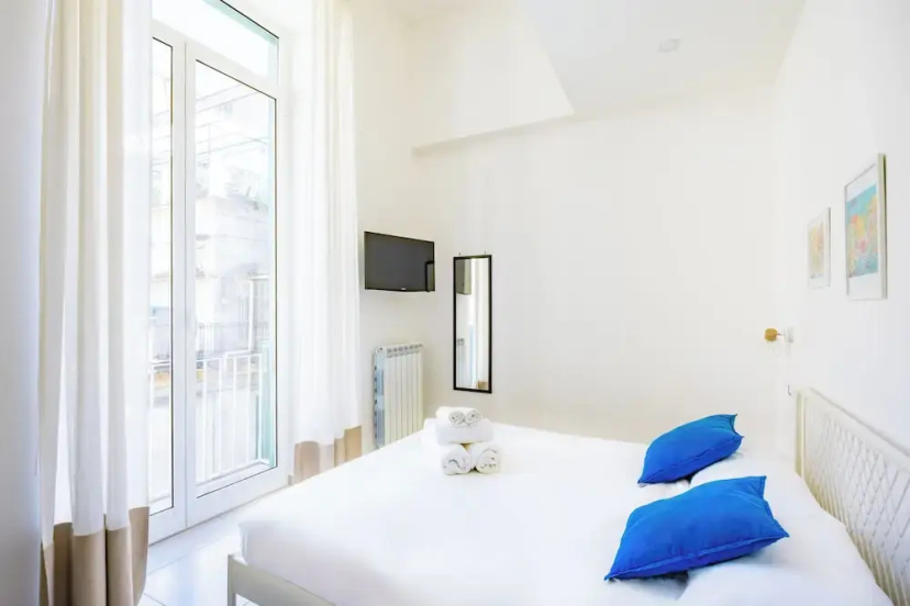 Toledo Heights by Napoliapartments — отель с удобным расположением в Неаполе