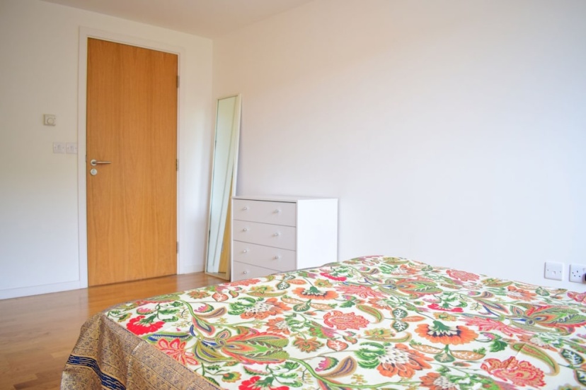 2 Bedroom Apartment with Private Balcony - Sleeps 5 — отель с удобствами в Лондоне