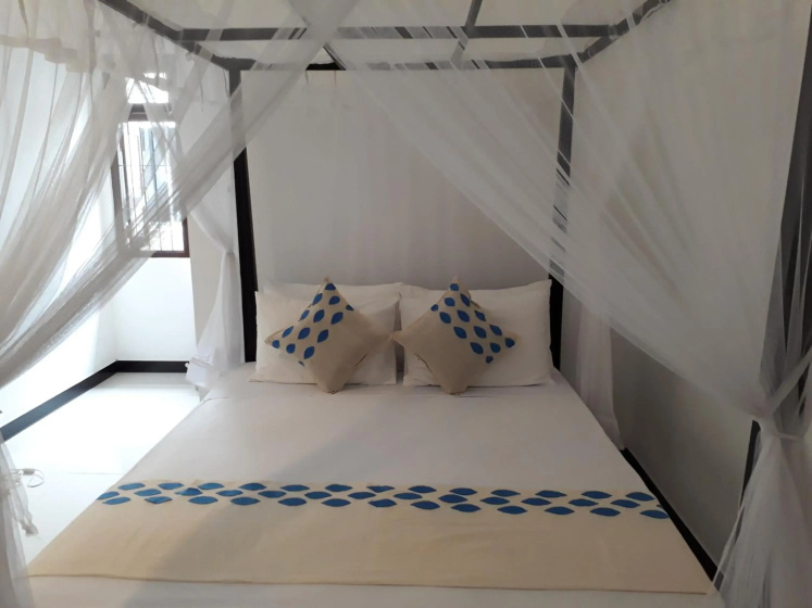 Apna Homestay Apartments — отель с удобным расположением в Унаватуна