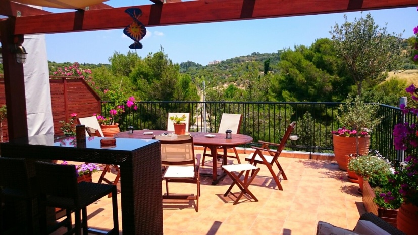 Цены на Family Apartment Near Acropolis With Roof Garden в Афины