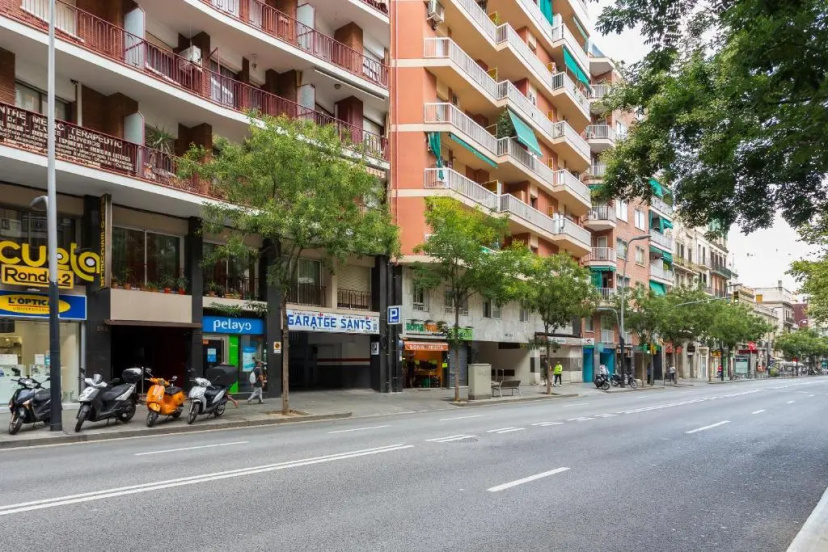 Spacious 4 Bedroom Apartment Fira BCN & Camp Nou — отзывы гостей и цены