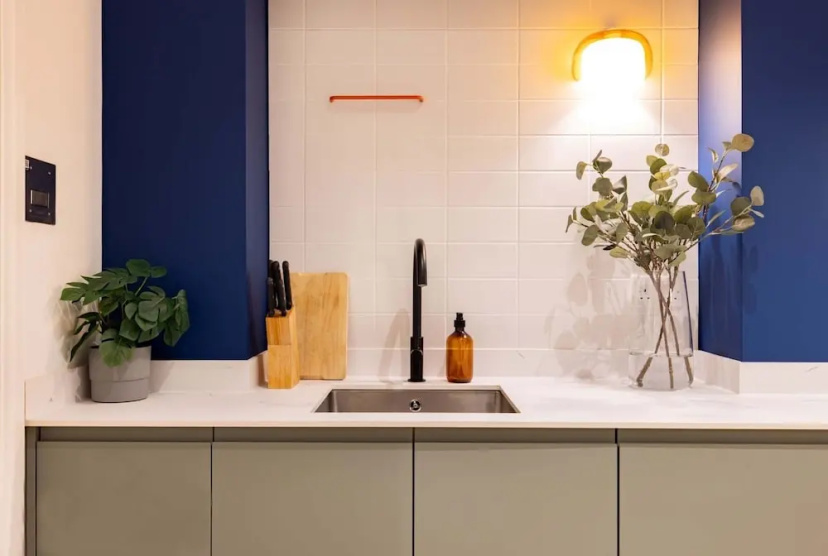 Cozy 2 Bedroom Flat - Minutes From Angel Tube Regent s Canal — отель с удобствами в Лондоне