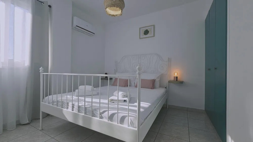 143 LCA - Stay Kastella Beach Apartment — забронировать отель в Ларнака