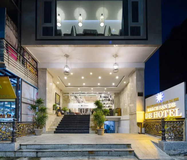 Сравните цены на Db Hotel в Нячанге