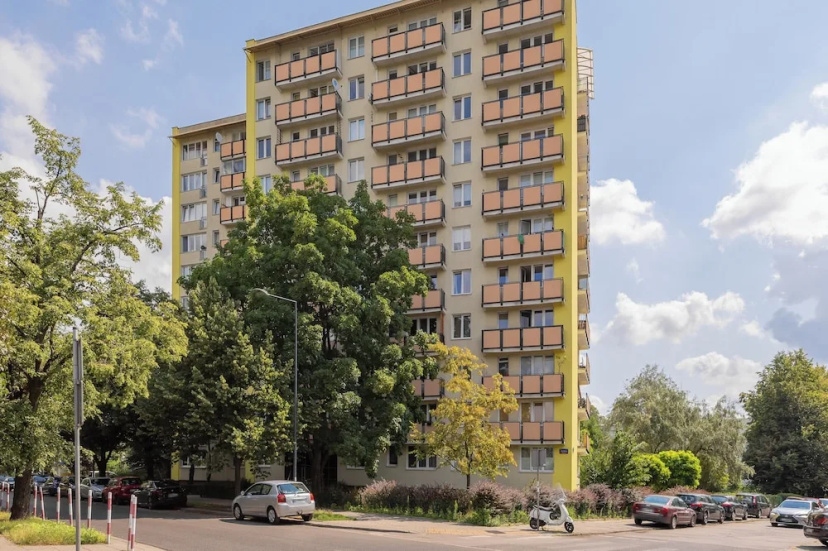 Apartment With Balcony by Renters — отель с удобным расположением в Варшаве