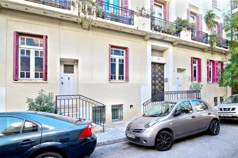 Beautiful apartment next to Acropolis — отель с удобствами в Афины
