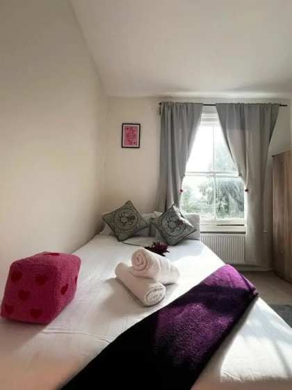 Cosy London Flat Near Earls Court — забронировать отель в Лондоне