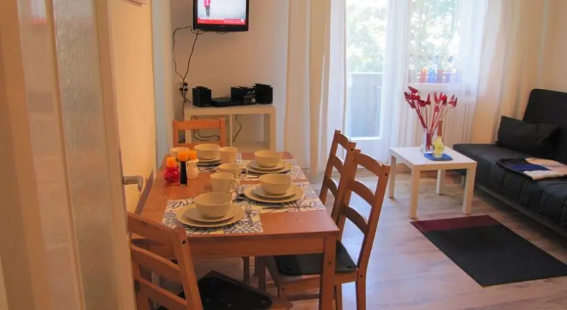Ferien-Zimmer-Berlin Elberfelderstr. — отель с удобствами в Берлине