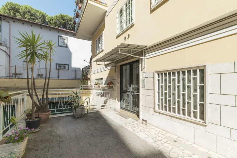 Aurelio Apartment Near the MM Ubaldi — отель с удобным расположением в Риме