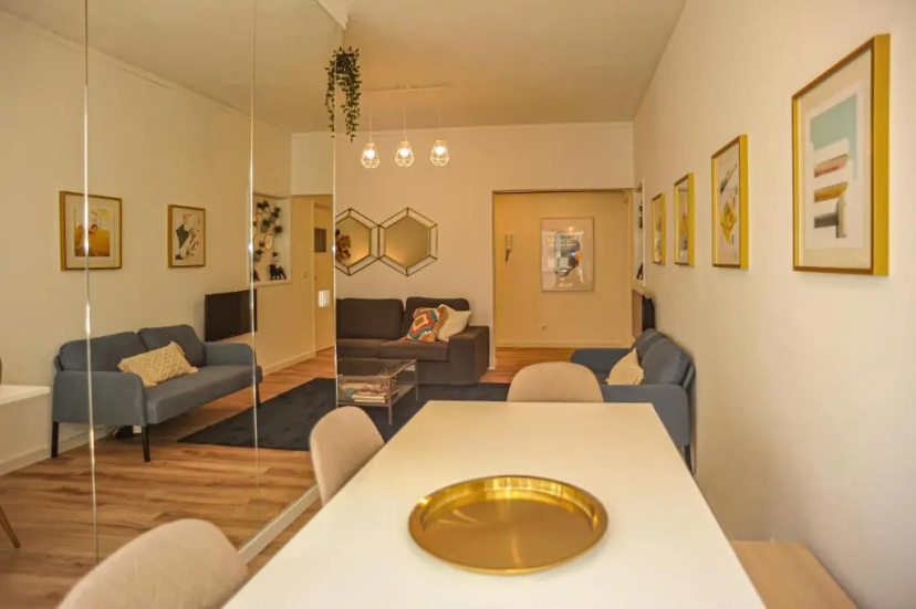 Marquês de Pombal - 8 Bedroom Apartment — комфортный отель в Лиссабоне