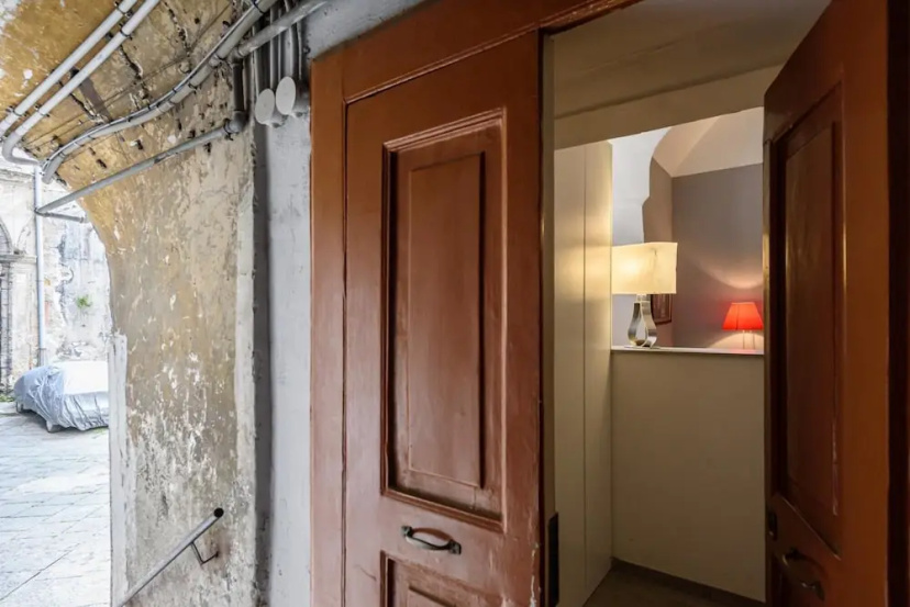 Цены на Via Atri 37 in Naples в Неаполе