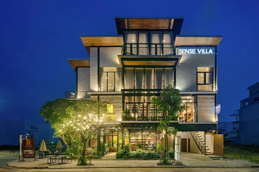 Modern 4-bdr Villa Foosball Dart Cafe Walk to My Khe Beach — комфортный отель в Дананге