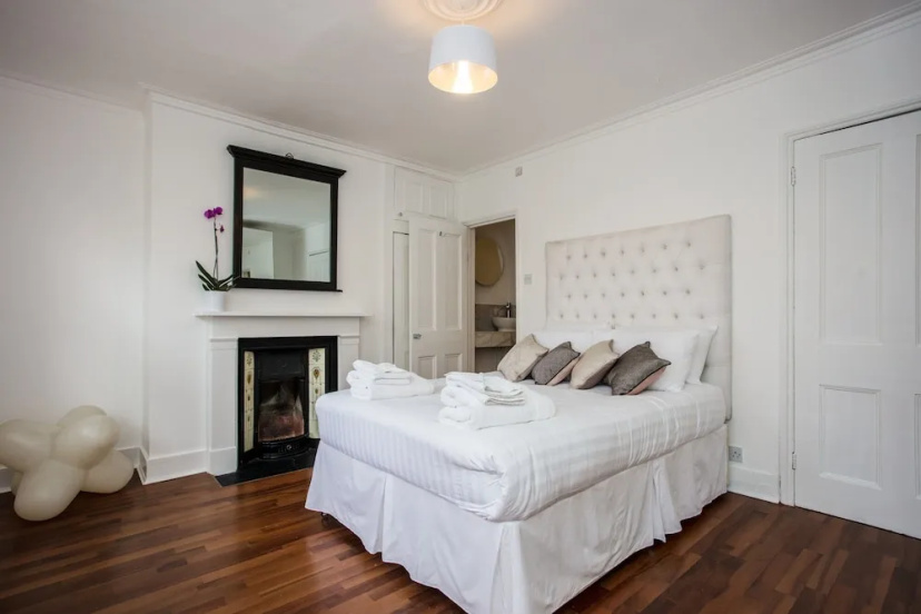 Stunning 3 Bedroom House in Clapham Manor — комфортный отель в Лондоне
