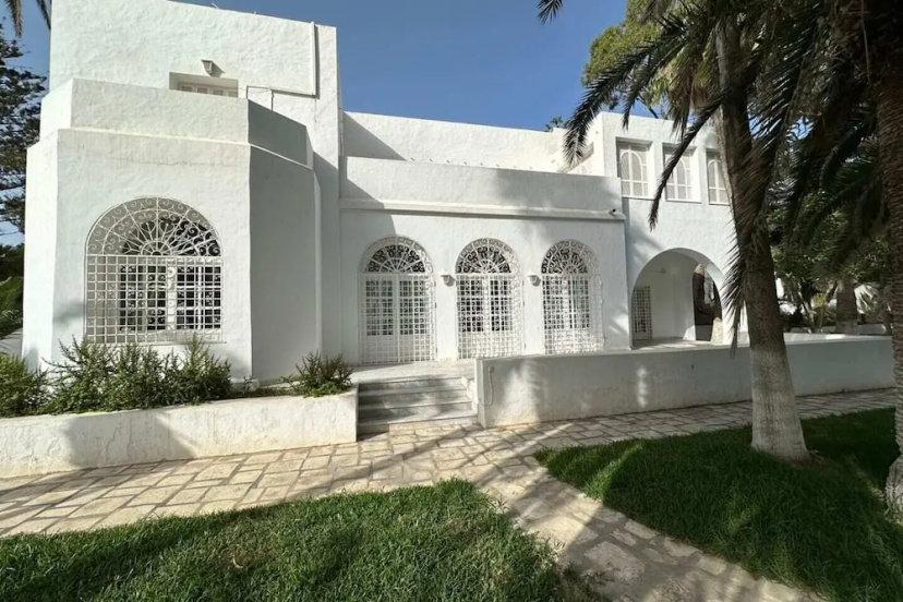 Villa La Corniche — отель с удобным расположением в Хаммамете
