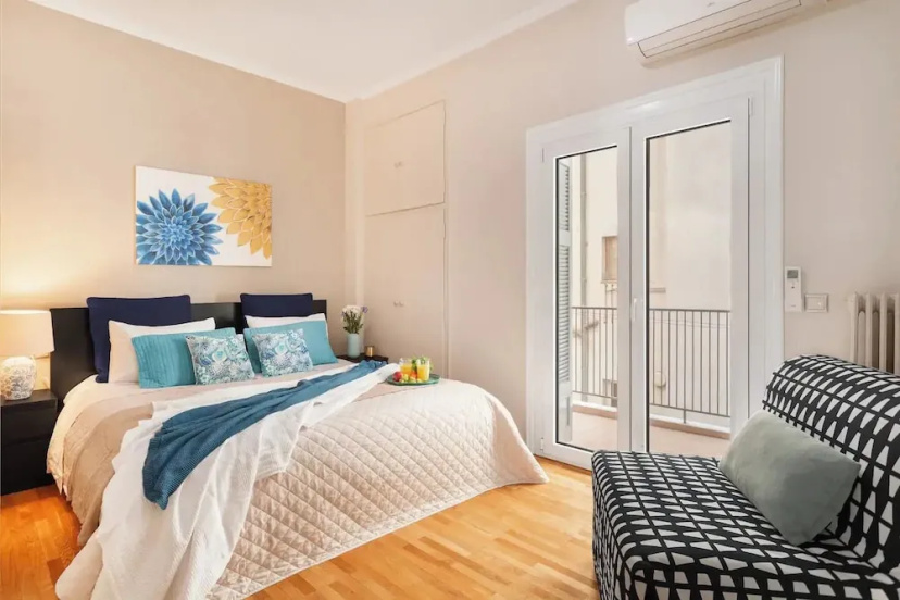 Stylish apt steps from Acropolis by GHH — забронировать отель в Афины