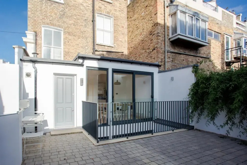 Newly Refurbished Modern 3 Bedroom Apartment in Affluent Fulham — отзывы гостей и цены