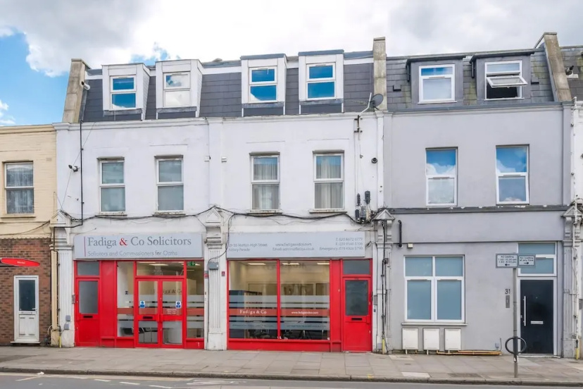 Modern South Wimbledon Stay — комфортный отель в Лондоне