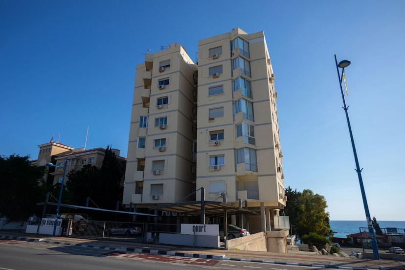 Athenaeum Beach Studio — отель с удобным расположением в Лимассол