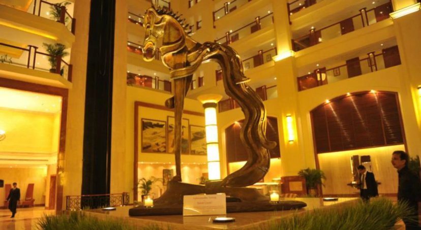 The LaLiT Mumbai — отель с удобствами в Мумбаи